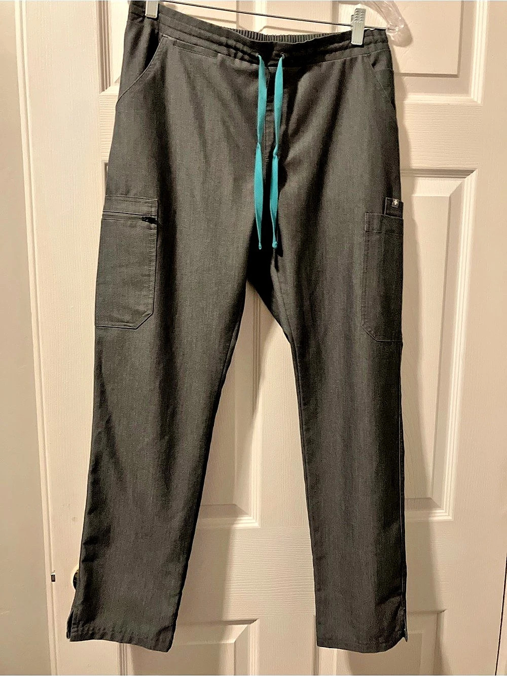 FIGS Technical Collection Straight Leg Cargo Pants in Gray Size Medium